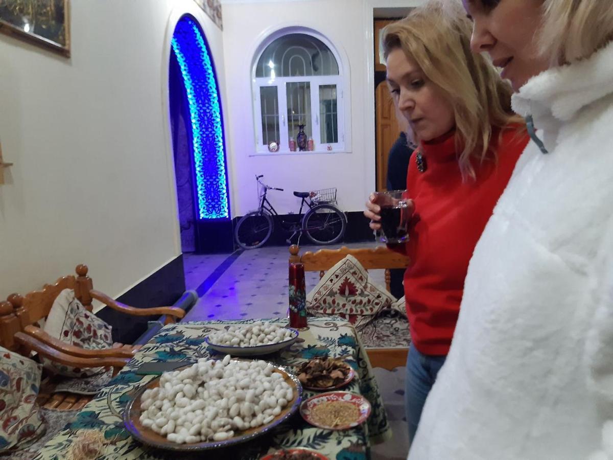 Hotel Rizqiro'Z Boutique Bukhara Esterno foto