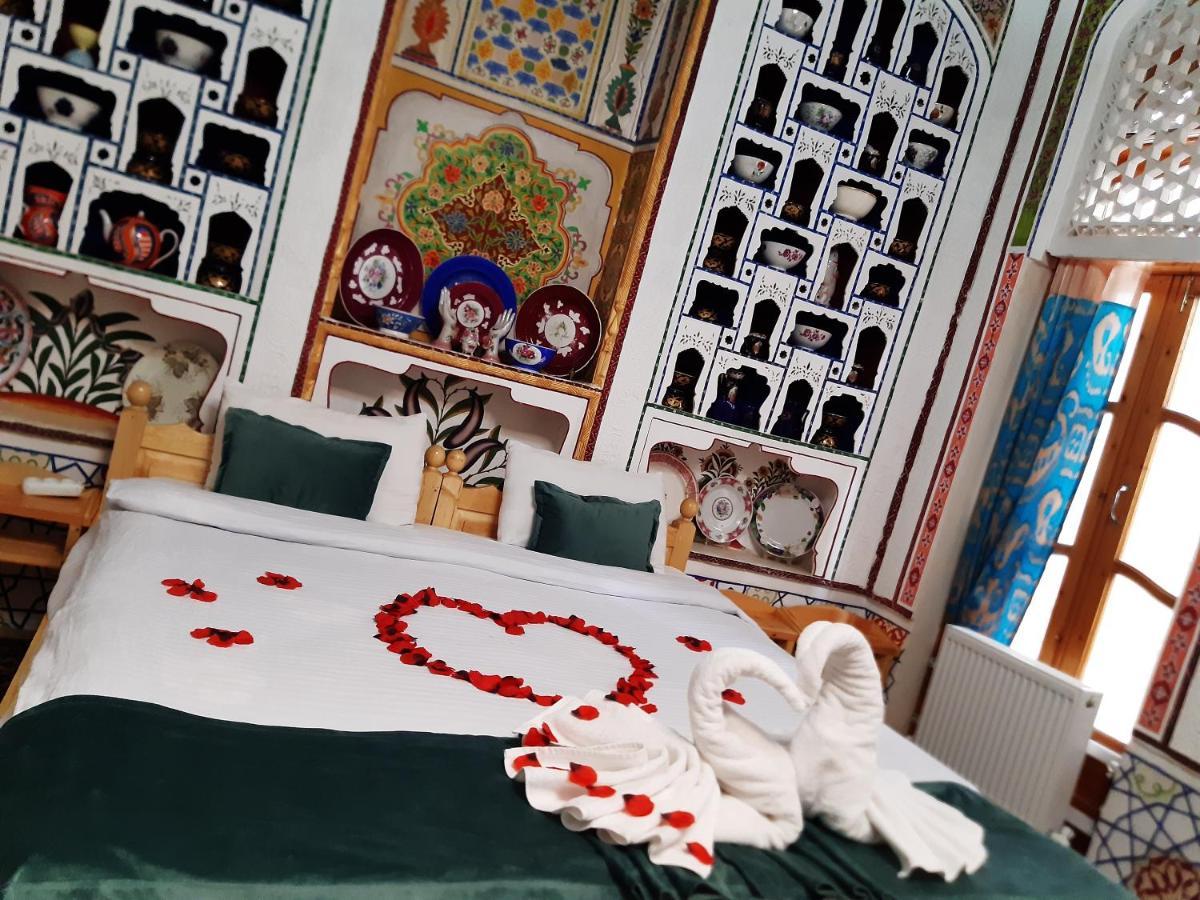 Hotel Rizqiro'Z Boutique Bukhara Esterno foto